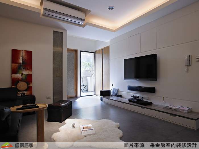 灰色客廳室內裝潢設計，包括茶几、電視牆、矮櫃、地毯裝潢圖片