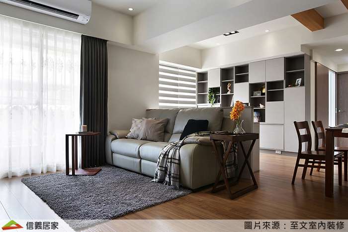 白色客廳室內裝潢設計，包括沙發、茶几、地毯裝潢圖片