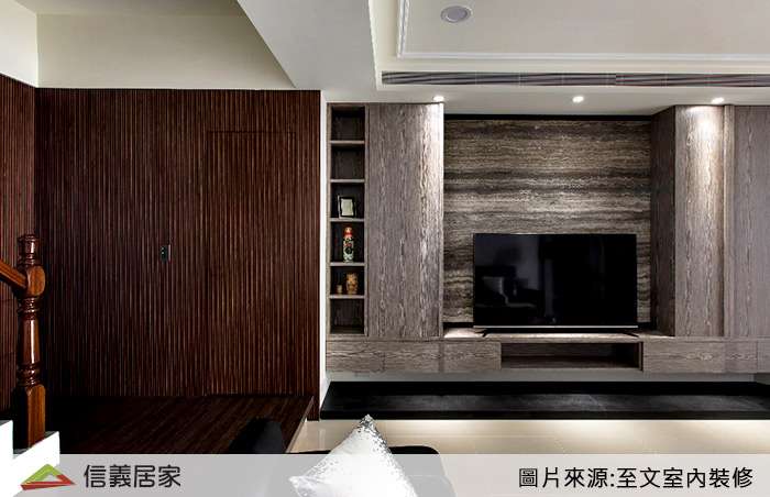 咖啡色客廳室內裝潢設計，包括收納櫃、電視牆裝潢圖片