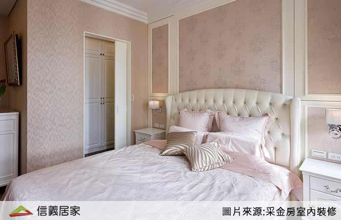 白色臥室室內裝潢設計，包括床、床頭主牆裝潢圖片