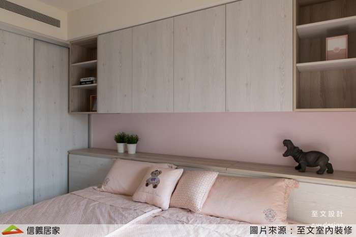 米色臥室室內裝潢設計，包括床、床頭主牆裝潢圖片