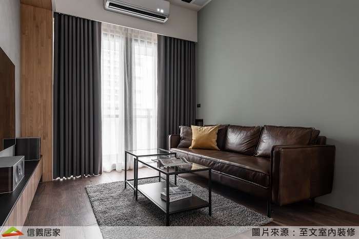 咖啡色客廳室內裝潢設計，包括窗簾、沙發、茶几、地毯裝潢圖片