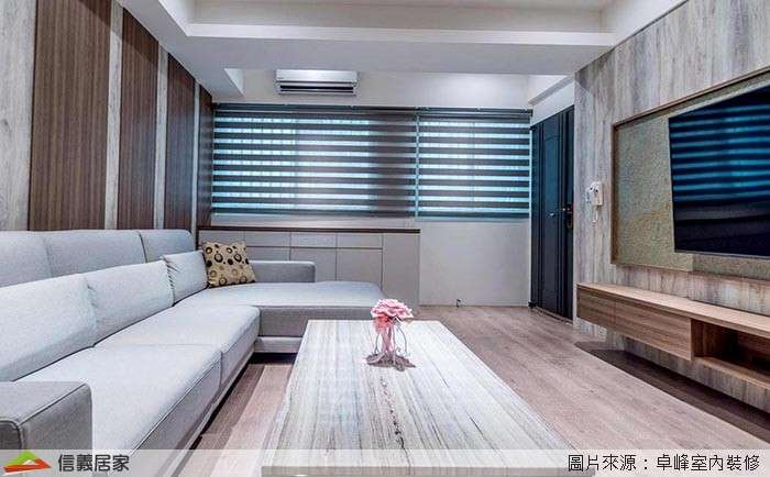 米色客廳室內裝潢設計，包括茶几、電視牆、電視櫃、L型沙發、百葉窗裝潢圖片