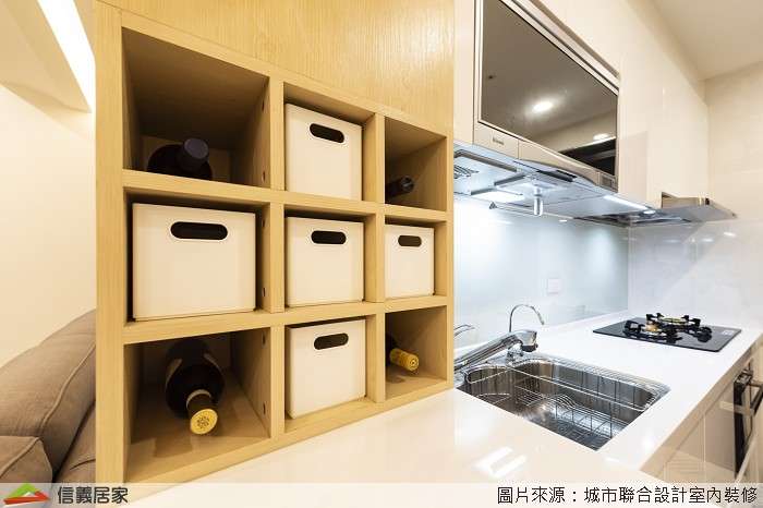 白色廚房室內裝潢設計，包括流理台、置物櫃裝潢圖片