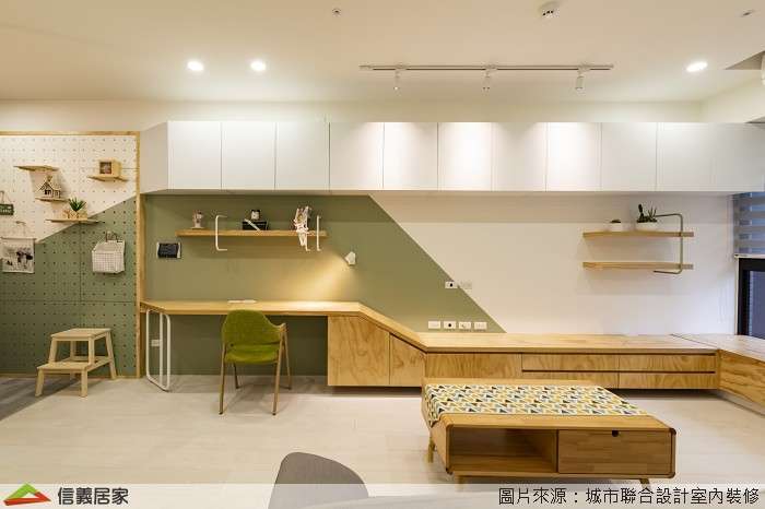 白色客廳室內裝潢設計，包括茶几、書桌、書櫃裝潢圖片