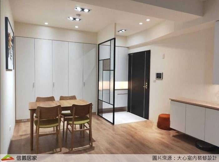 白色餐廳,白色玄關室內裝潢設計，包括餐桌、餐椅、隔屏裝潢圖片