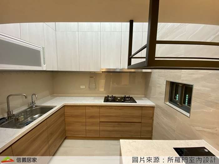 米色廚房室內裝潢設計，包括流理台、中島裝潢圖片