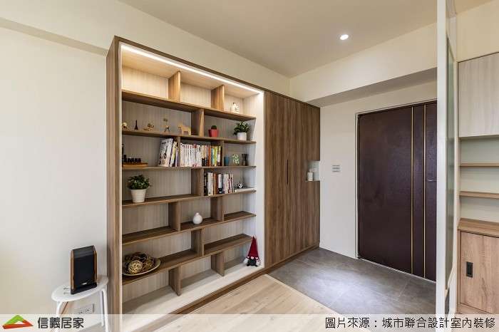 白色玄關室內裝潢設計，包括收納櫃、展示櫃、置物櫃裝潢圖片