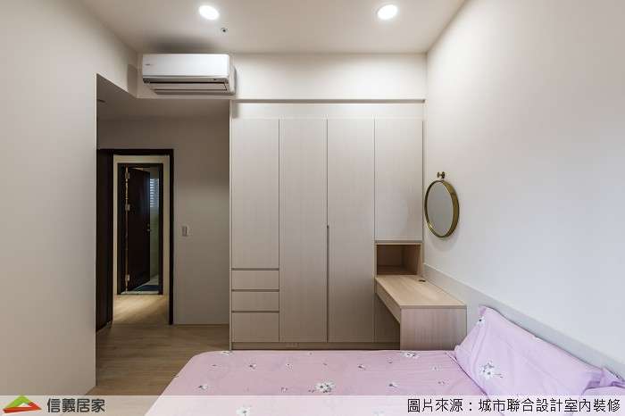 白色臥室室內裝潢設計，包括床、收納櫃、置物櫃裝潢圖片