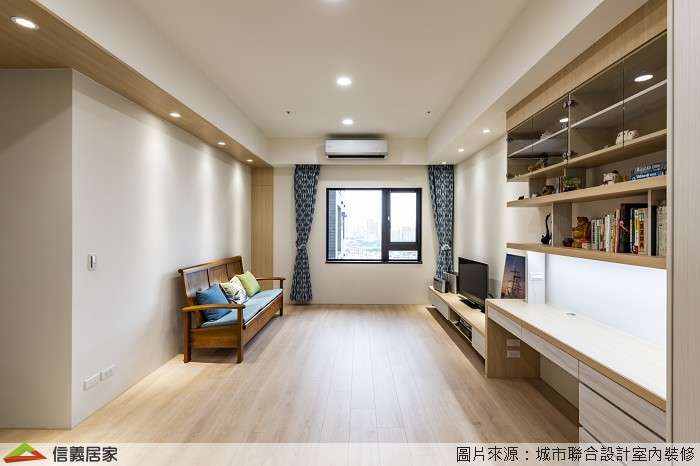 白色客廳室內裝潢設計，包括窗簾、收納櫃、椅子、電視櫃、矮櫃、置物櫃裝潢圖片