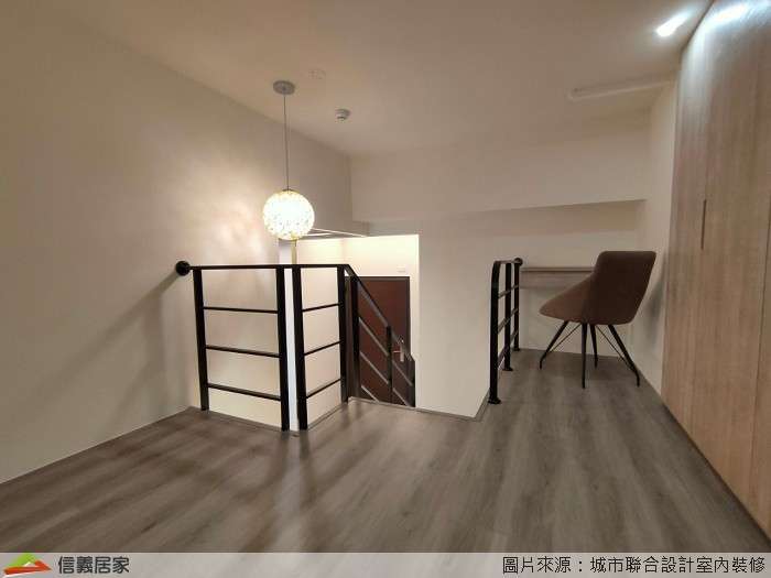 白色臥室室內裝潢設計，包括椅子、書桌、樓梯裝潢圖片