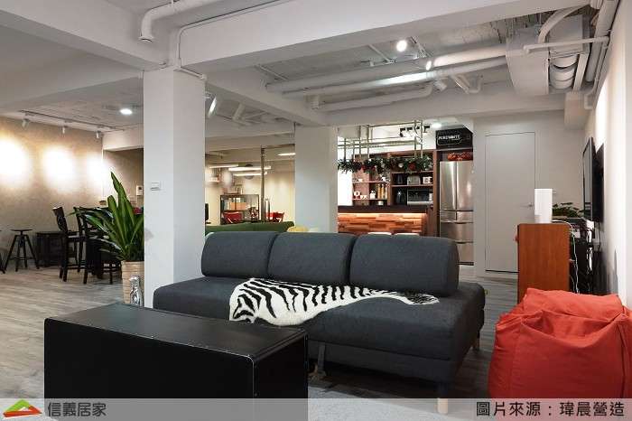 白色客廳室內裝潢設計，包括沙發裝潢圖片