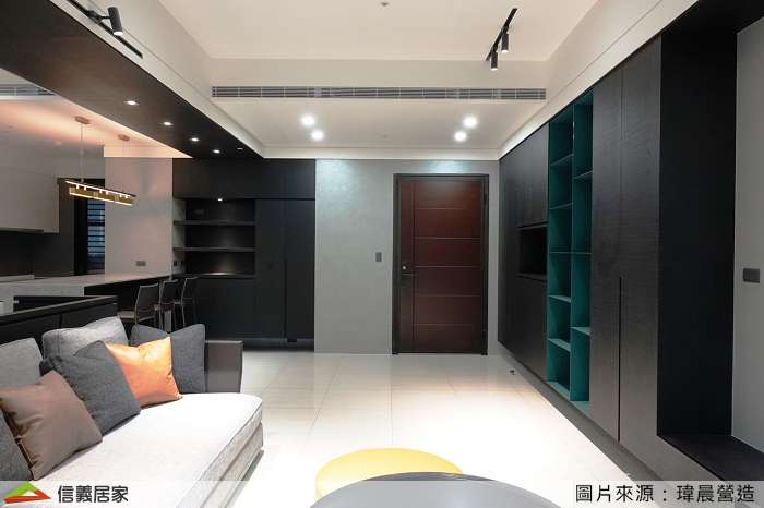 白色客廳室內裝潢設計，包括沙發、茶几、吊燈、餐桌、餐椅、置物櫃裝潢圖片