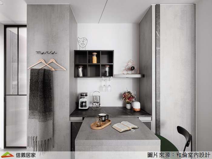 白色餐廳室內裝潢設計，包括餐桌、餐椅、隔屏、置物櫃裝潢圖片