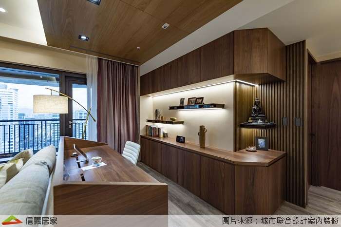 粉紅色書房室內裝潢設計，包括椅子、展示櫃、書桌裝潢圖片
