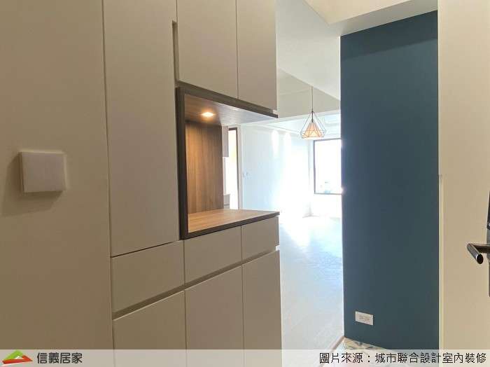 白色玄關室內裝潢設計，包括收納櫃、置物櫃裝潢圖片