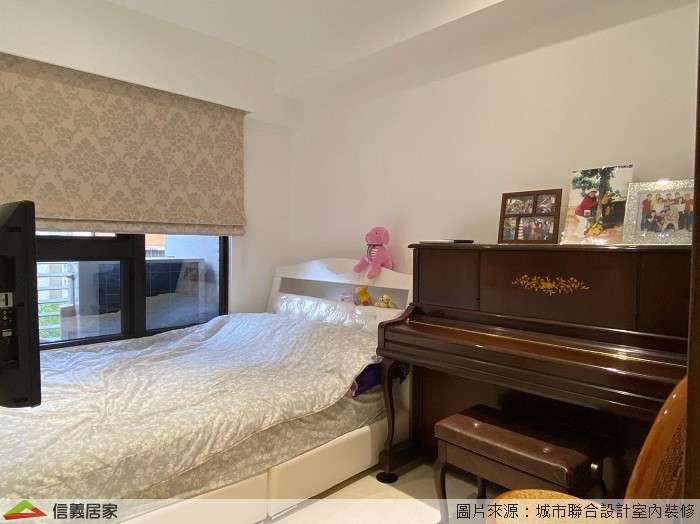 白色臥室室內裝潢設計，包括窗簾、床裝潢圖片