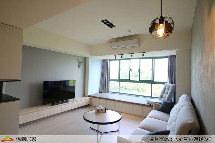 白色客廳室內裝潢設計，包括沙發、吊燈、臥榻裝潢圖片