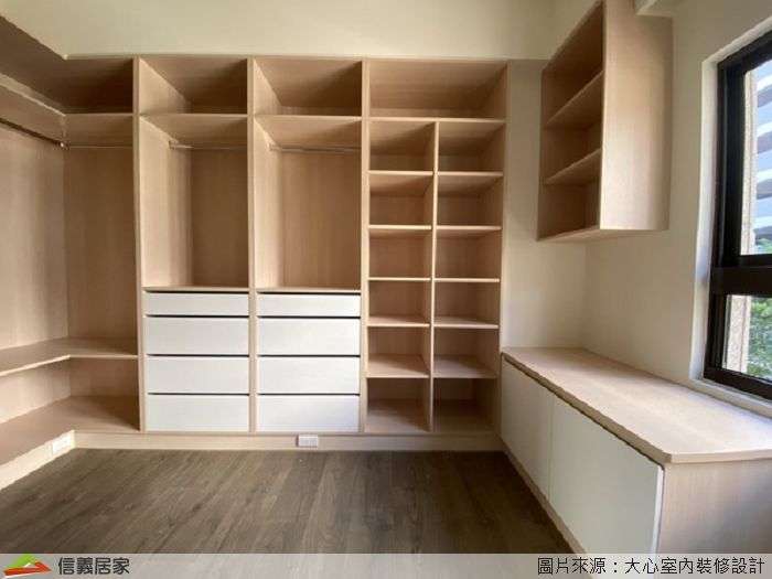 白色書房室內裝潢設計，包括收納櫃、矮櫃裝潢圖片